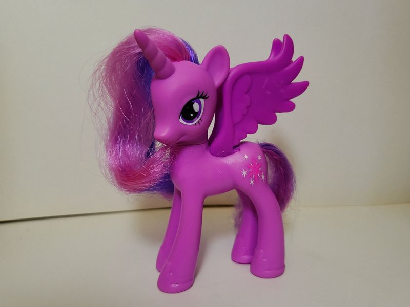 File:G4 Twilight Sparkle Rarity Princess Celebration Cars 2.jpg