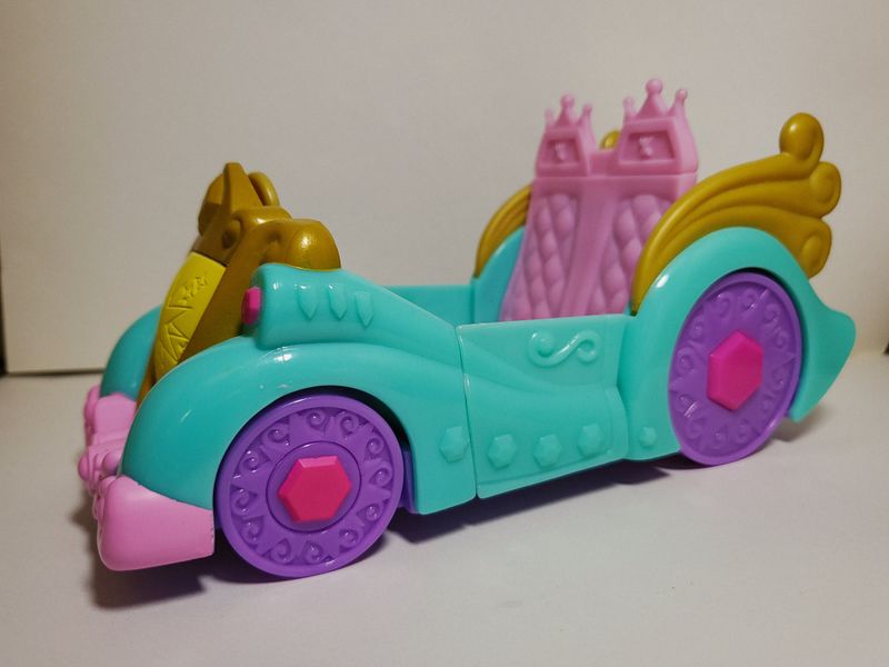 File:G4 Twilight Sparkle Rarity Princess Celebration Cars 15.jpg